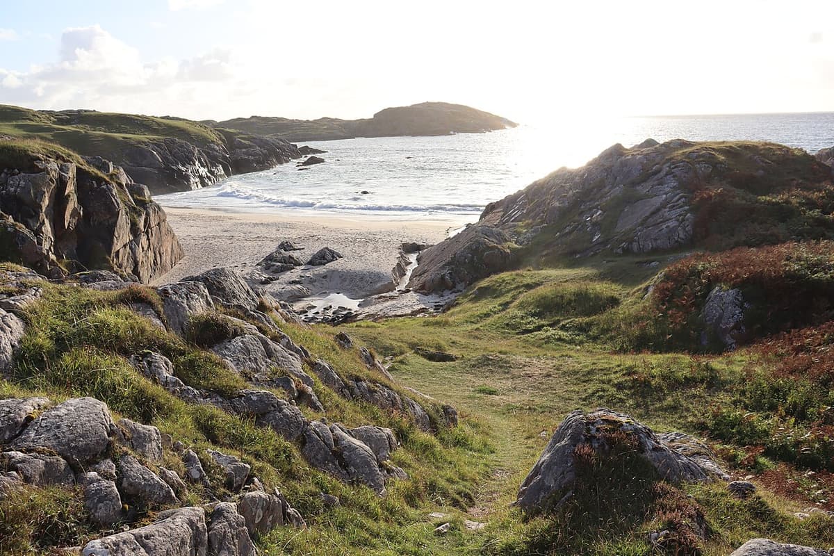 White sand and turquoise water at Achmelvich beach in Assynt